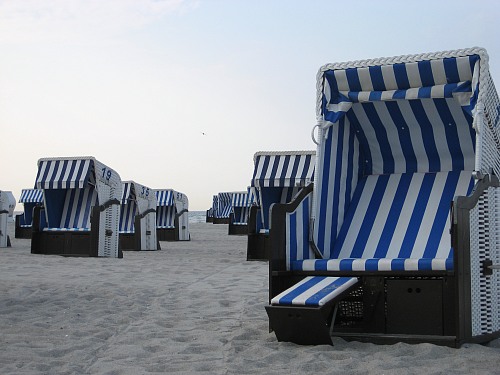 Kuehlungsborn
Empty beach chairs before sunset 
Küste - Strand, Tourismus, Öffentlicher Bereich/Strand
Larissa Neubauer